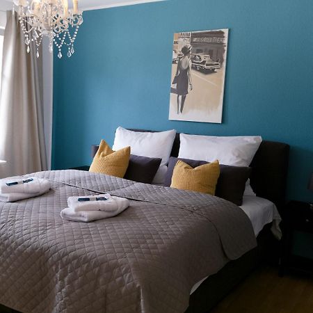 Bella Casa - Business&Family - 2 Zimmer Direkt Neben Schloss, Parkplatz, Smarttv, Netflix, Waschmaschine, 24H Checkin, 71Qm, Kingsizebett, Hotelbettwaesche Ludwigsburg Ngoại thất bức ảnh